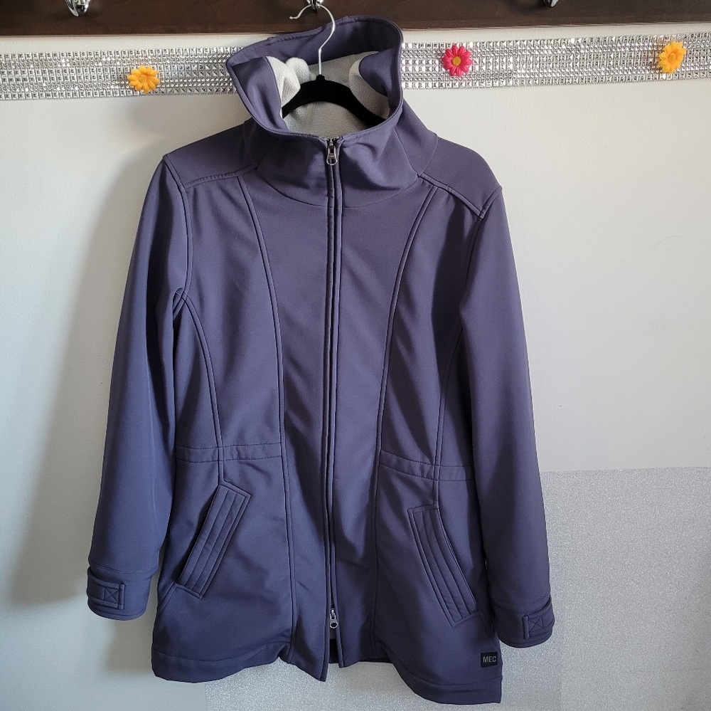 MEC Lined Jacket With Inside Pockets and Adjustable Hood Size Medium